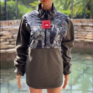 THE NORTH FACE GREEN CAMO 1/2‎ ZIP